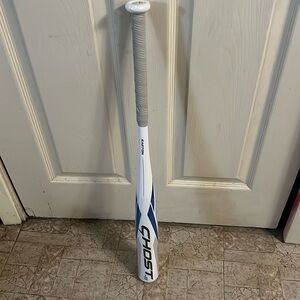 Easton Ghost Bat -11 28in./ 17oz. Aluminum softball bat. Brand new never used.